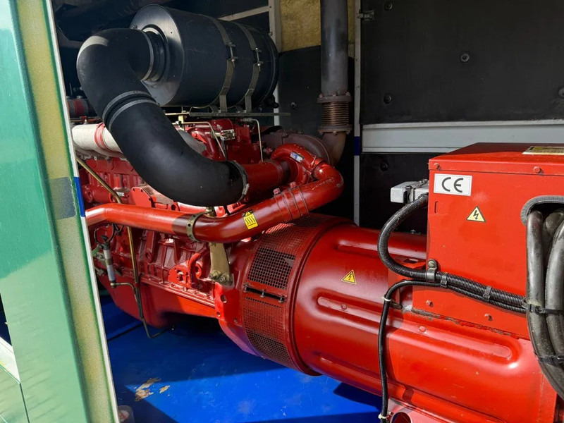 Iveco 8210 SRI 25.01 Mecc Alte Spa 280 kVA Silent generatorset - Gerador elétrico: foto 3 Iveco 8210 SRI 25.01 Mecc Alte Spa 280 kVA Silent generatorset - Gerador elétrico: foto 3