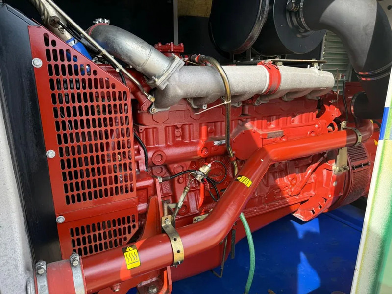 Iveco 8210 SRI 25.01 Mecc Alte Spa 280 kVA Silent generatorset - Gerador elétrico: foto 2 Iveco 8210 SRI 25.01 Mecc Alte Spa 280 kVA Silent generatorset - Gerador elétrico: foto 2