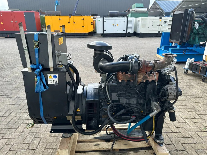 Iveco FPT NEF45 SM1A.A0 Stamford 60 kVA generatorset - Gerador elétrico: foto 2 Iveco FPT NEF45 SM1A.A0 Stamford 60 kVA generatorset - Gerador elétrico: foto 2