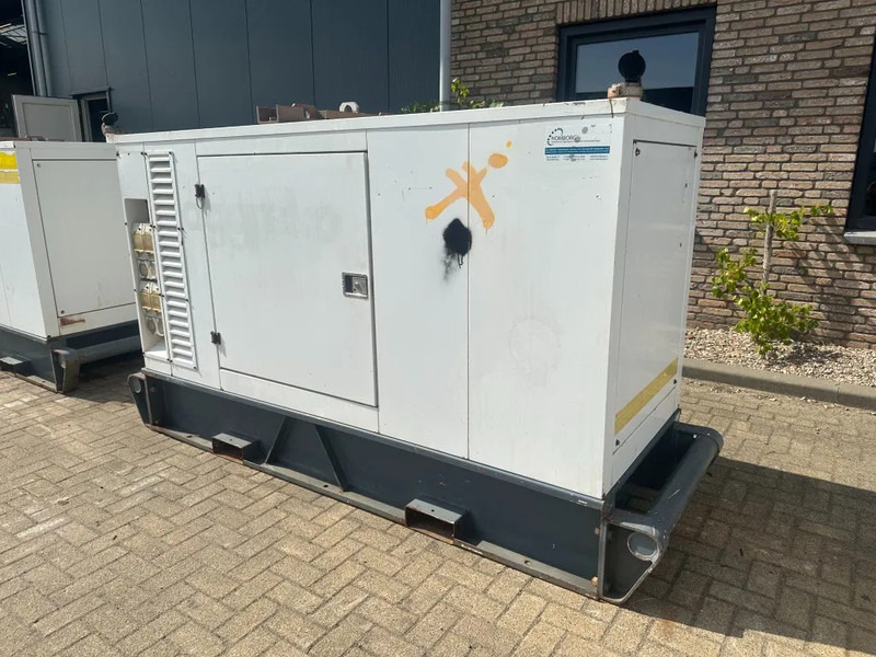 Iveco FPT NEF45 SM1A.A004 Stamford 60 kVA Silent Rental generatorset - Gerador elétrico: foto 4 Iveco FPT NEF45 SM1A.A004 Stamford 60 kVA Silent Rental generatorset - Gerador elétrico: foto 4
