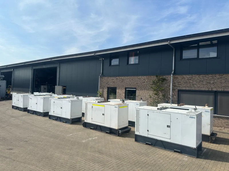 Iveco FPT NEF45 SM1A.A004 Stamford 60 kVA Silent Rental generatorset - Gerador elétrico: foto 2 Iveco FPT NEF45 SM1A.A004 Stamford 60 kVA Silent Rental generatorset - Gerador elétrico: foto 2