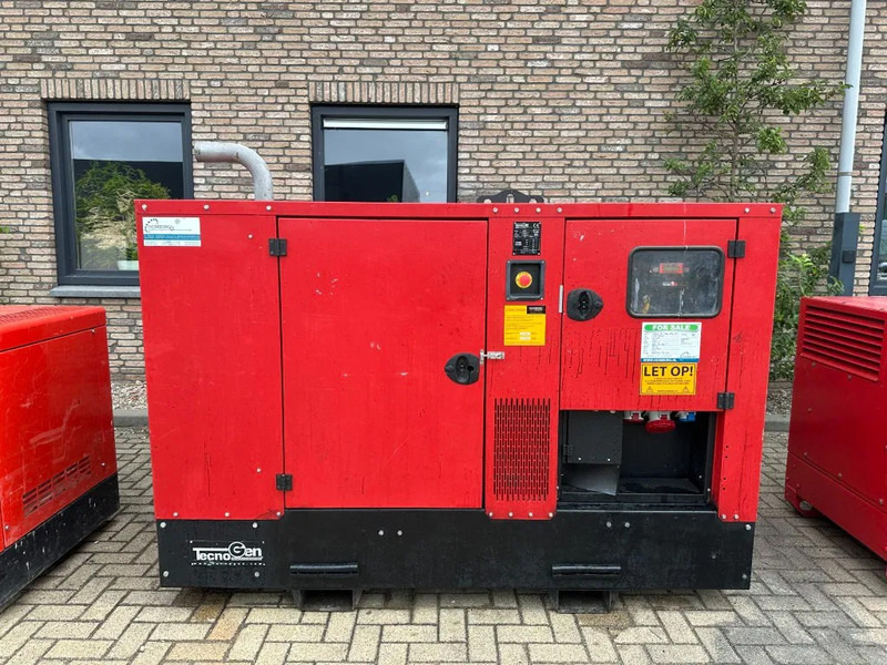 Iveco FPT Tecnogen Mecc Alte Spa 40 kVA Silent generatorset - Gerador elétrico: foto 1 Iveco FPT Tecnogen Mecc Alte Spa 40 kVA Silent generatorset - Gerador elétrico: foto 1