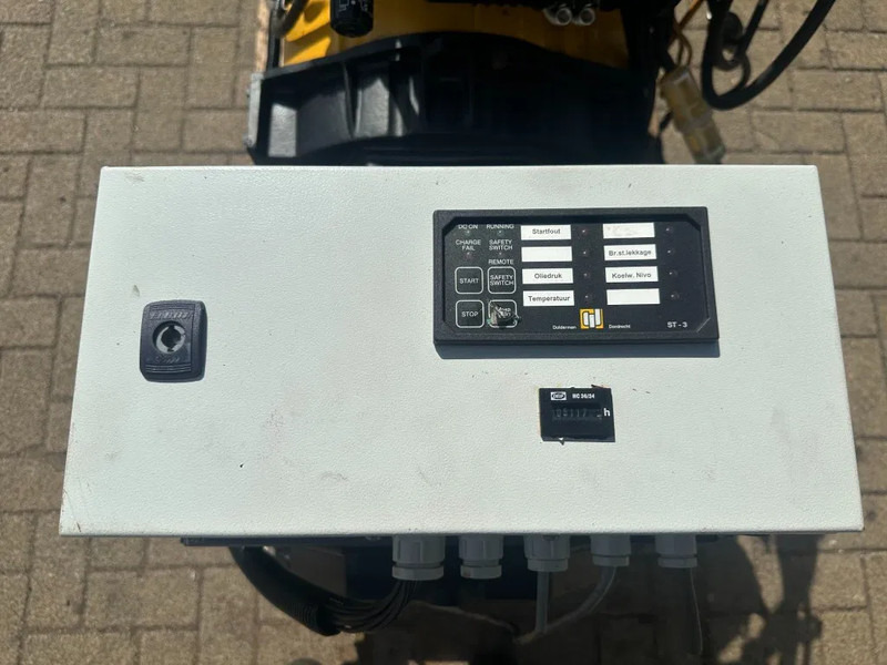 John Deere 3029 Stamford 30 kVA generatorset - Gerador elétrico: foto 3 John Deere 3029 Stamford 30 kVA generatorset - Gerador elétrico: foto 3