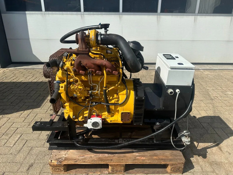 John Deere 3029 Stamford 30 kVA generatorset - Gerador elétrico: foto 1 John Deere 3029 Stamford 30 kVA generatorset - Gerador elétrico: foto 1