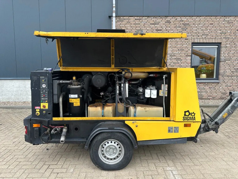 Kaeser M122 Deutz 11.1 m3 / min 10 Bar 83 kW Mobiele Diesel Compressor - Compressor de ar: foto 2 Kaeser M122 Deutz 11.1 m3 / min 10 Bar 83 kW Mobiele Diesel Compressor - Compressor de ar: foto 2