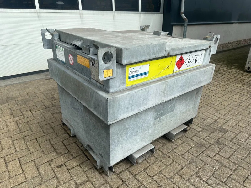 Kiwa IBC Steenbergen 750 liter Dieseltank met Handpomp Milieutank Gegalvaniseerd - Depósito de armazenamento: foto 2 Kiwa IBC Steenbergen 750 liter Dieseltank met Handpomp Milieutank Gegalvaniseerd - Depósito de armazenamento: foto 2