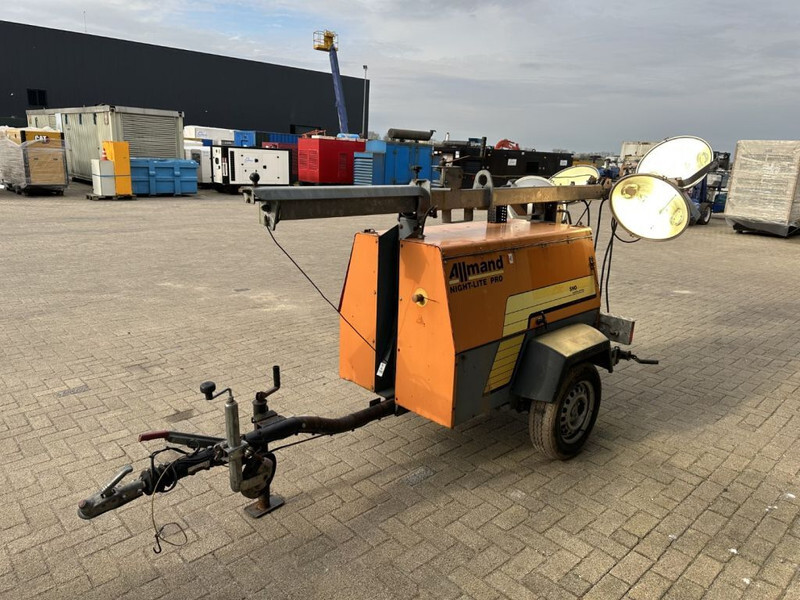 Kubota D905 Allmand Mobiele Lichtmast Aggregaat Light Tower 8.1 meter - Torre de iluminação: foto 3 Kubota D905 Allmand Mobiele Lichtmast Aggregaat Light Tower 8.1 meter - Torre de iluminação: foto 3