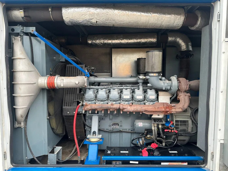 MAN MAN D2842 LE 213 met Leroy Somer 800 kVA Silent generatorset as New ! 410 hours ! - Gerador elétrico: foto 2 MAN MAN D2842 LE 213 met Leroy Somer 800 kVA Silent generatorset as New ! 410 hours ! - Gerador elétrico: foto 2
