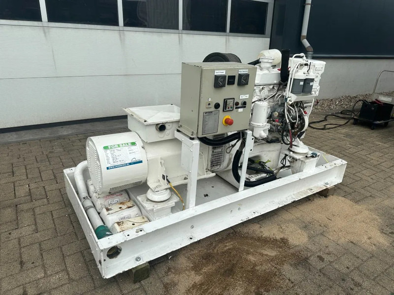 Mercedes-Benz OM 364 MTU 50 kVA Marine Scheepsvaart generatorset - Gerador elétrico: foto 5 Mercedes-Benz OM 364 MTU 50 kVA Marine Scheepsvaart generatorset - Gerador elétrico: foto 5