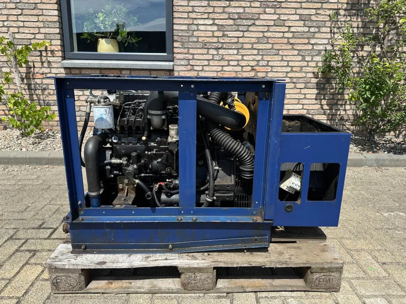 Mitsubishi S4Q2 Stamford 20 kVA marine generatorset - Gerador elétrico: foto 3 Mitsubishi S4Q2 Stamford 20 kVA marine generatorset - Gerador elétrico: foto 3