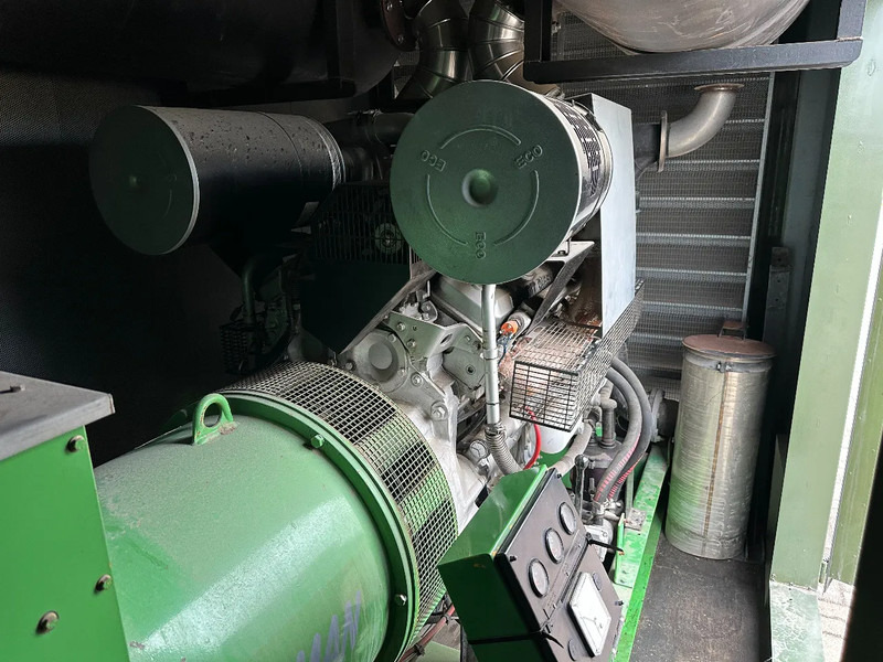 SDMO Detroit Leroy Somer 800 kVA Silent generatorset in 20 ft container 1639 hours ! - Gerador elétrico: foto 4 SDMO Detroit Leroy Somer 800 kVA Silent generatorset in 20 ft container 1639 hours ! - Gerador elétrico: foto 4
