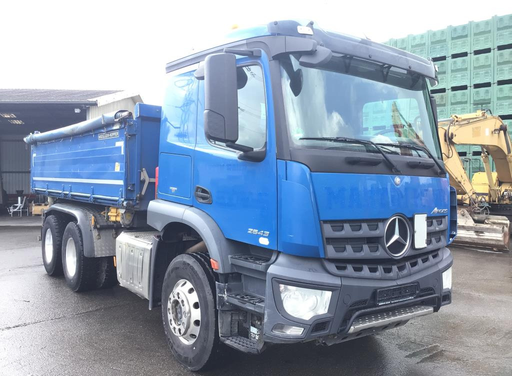 Mercedes Benz Arocs 2643 6×4 Euro 6 - Caminhão basculante: foto 4 Mercedes Benz Arocs 2643 6×4 Euro 6 - Caminhão basculante: foto 4