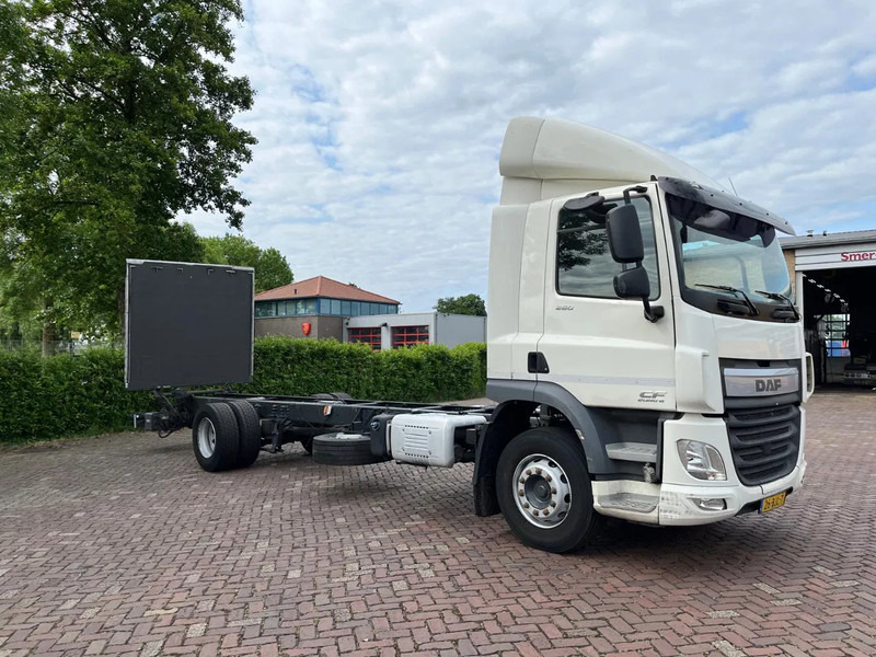 DAF CF 260 CF 260 FA CHASSIS CABINE EURO 6 - Caminhão chassi: foto 5 DAF CF 260 CF 260 FA CHASSIS CABINE EURO 6 - Caminhão chassi: foto 5