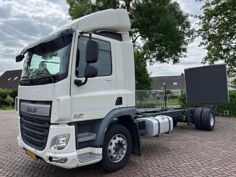 DAF CF 260 CF 260 FA CHASSIS CABINE EURO 6 - Caminhão chassi: foto 1 DAF CF 260 CF 260 FA CHASSIS CABINE EURO 6 - Caminhão chassi: foto 1