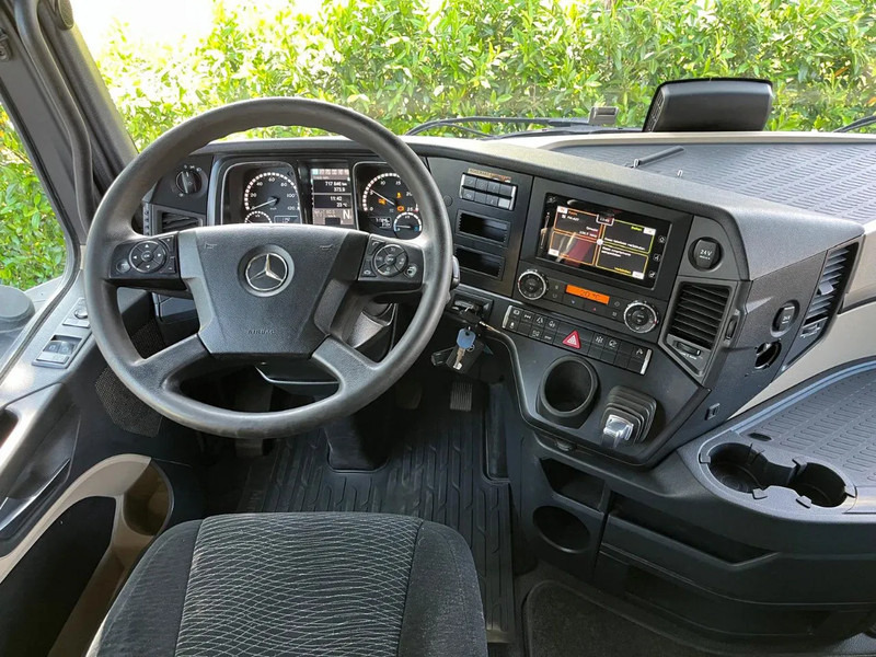 Tractor Mercedes-Benz Actros 1940: foto 20 Tractor Mercedes-Benz Actros 1940: foto 20