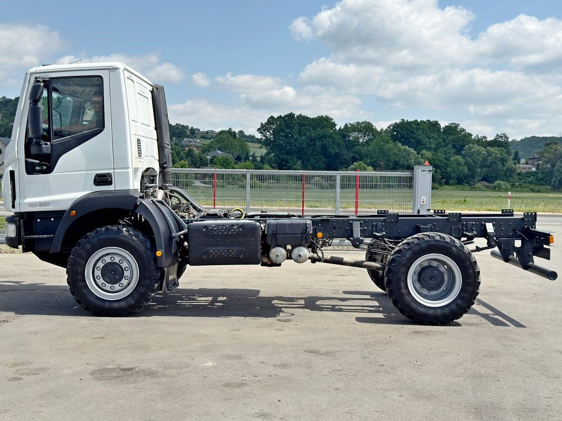 Iveco EUROCARGO 110-250* PLATFORM 4,60 m* 4x4 - Caminhão chassi: foto 3 Iveco EUROCARGO 110-250* PLATFORM 4,60 m* 4x4 - Caminhão chassi: foto 3