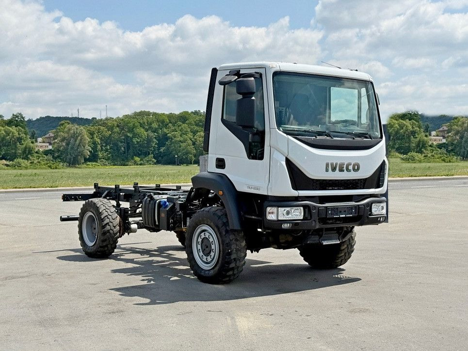 Iveco EUROCARGO 110-250* PLATFORM 4,60 m* 4x4 - Caminhão chassi: foto 2 Iveco EUROCARGO 110-250* PLATFORM 4,60 m* 4x4 - Caminhão chassi: foto 2