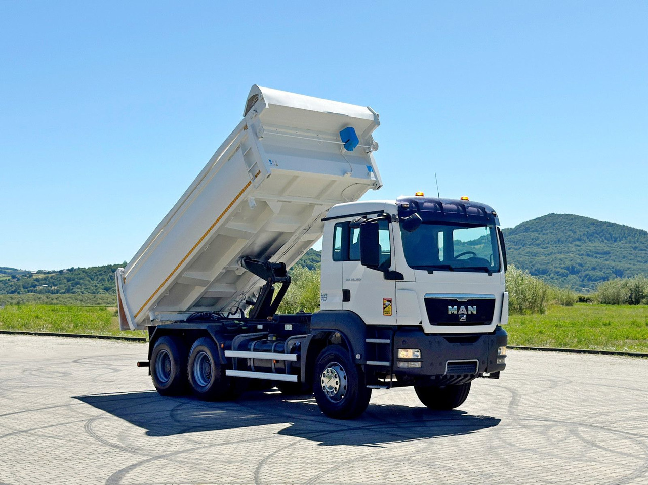 MAN TGS 26.360 Kipper 5,20 m + BORDMATIC / 6x4 - Caminhão basculante, Caminhão grua: foto 1 MAN TGS 26.360 Kipper 5,20 m + BORDMATIC / 6x4 - Caminhão basculante, Caminhão grua: foto 1