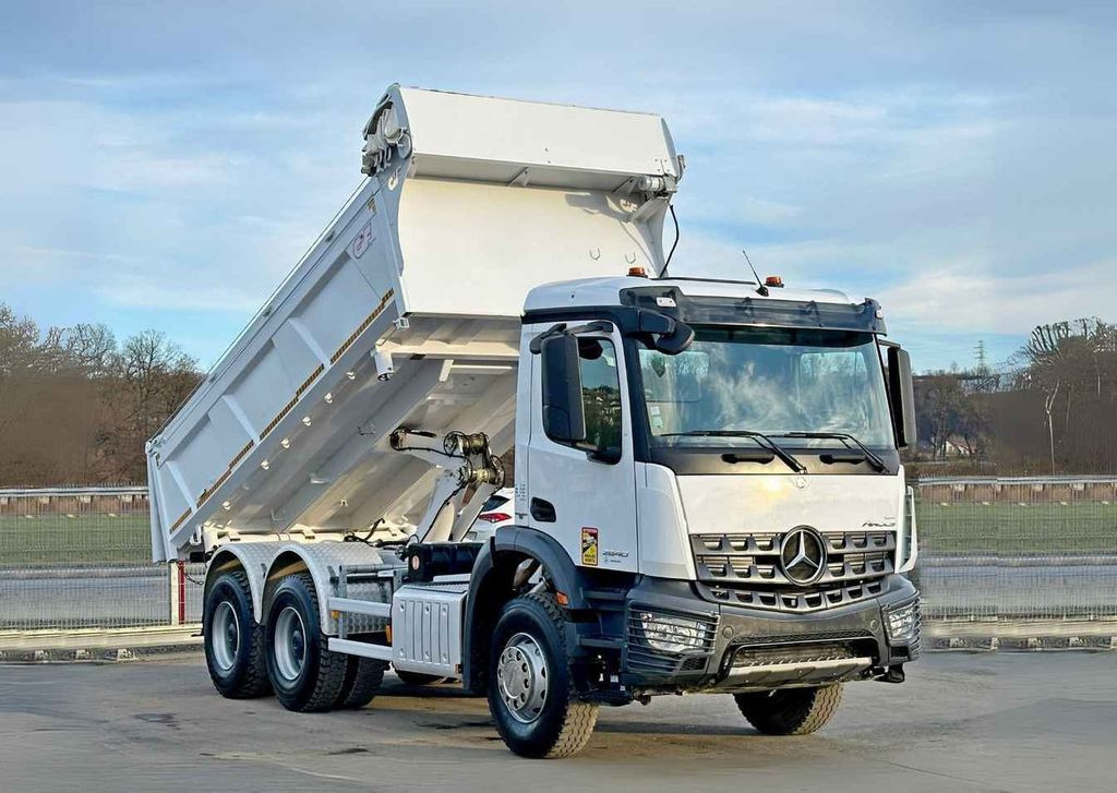 Mercedes-Benz AROCS 3240* KIPPER 5,10 + BORDMATIC / 6x4 Mercedes-Benz AROCS 2640* KIPPER 5,10 + BORDMATIC / 6x4 - Caminhão basculante: foto 1 Mercedes-Benz AROCS 3240* KIPPER 5,10 + BORDMATIC / 6x4 Mercedes-Benz AROCS 2640* KIPPER 5,10 + BORDMATIC / 6x4 - Caminhão basculante: foto 1