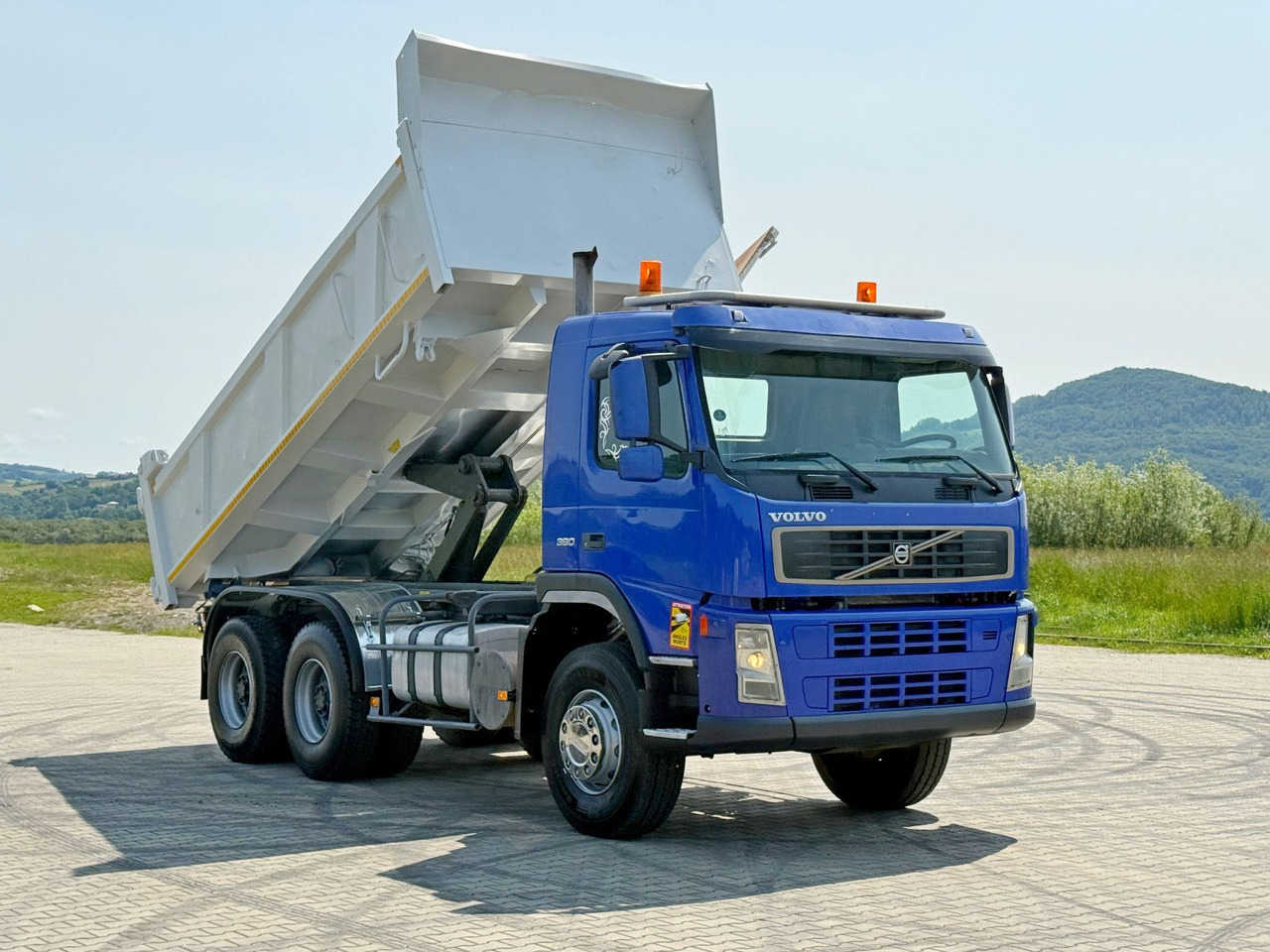 Volvo FM 380 Kipper 5,20 m + BORDMATIC / 6x4 - Caminhão basculante, Caminhão grua: foto 1 Volvo FM 380 Kipper 5,20 m + BORDMATIC / 6x4 - Caminhão basculante, Caminhão grua: foto 1