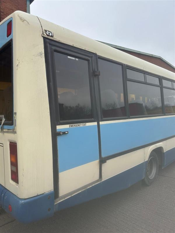 2000 Mercedes 814 Vario Automatic - Ônibus suburbano: foto 4 2000 Mercedes 814 Vario Automatic - Ônibus suburbano: foto 4