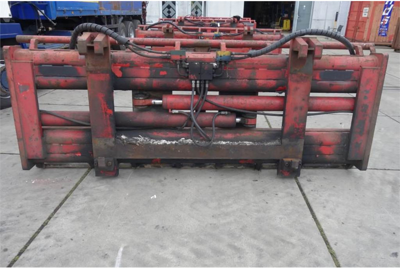 BOLZONI AURAMO P-1000LSE Bale Clamp - Equipamento de Equipamento de movimentação: foto 4 BOLZONI AURAMO P-1000LSE Bale Clamp - Equipamento de Equipamento de movimentação: foto 4