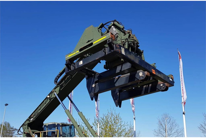 Kalmar Foldable Forks Attachment for ISO Spreaders - Equipamento de Equipamento de movimentação: foto 2 Kalmar Foldable Forks Attachment for ISO Spreaders - Equipamento de Equipamento de movimentação: foto 2