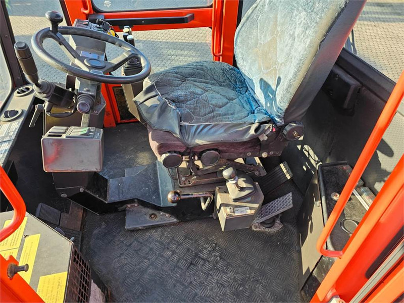 Kalmar DCB32 RoRo - Empilhadeira a diesel: foto 1 Kalmar DCB32 RoRo - Empilhadeira a diesel: foto 1