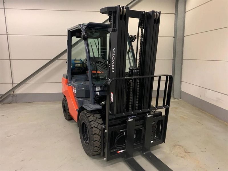 Toyota 02-8FGJF35 - Empilhadeira a gás: foto 3 Toyota 02-8FGJF35 - Empilhadeira a gás: foto 3