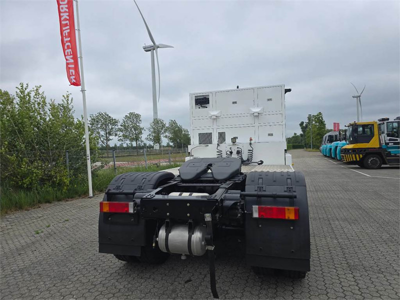 WESTWELL Autonomous Q-Truck Q084D - Tractor de terminal: foto 5 WESTWELL Autonomous Q-Truck Q084D - Tractor de terminal: foto 5