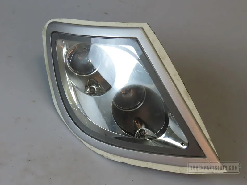 DAF 1784823 Lighting Skylight Re. - Farol nevoeiro de Caminhão: foto 1 DAF 1784823 Lighting Skylight Re. - Farol nevoeiro de Caminhão: foto 1