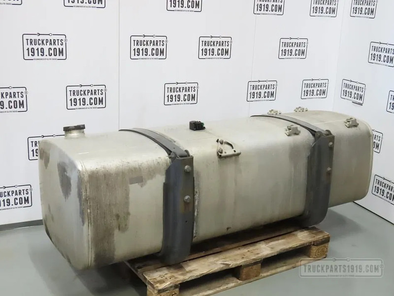 DAF 1945569 | Brandstoftank + steunen 690L - Tanque de combustível de Caminhão: foto 2 DAF 1945569 | Brandstoftank + steunen 690L - Tanque de combustível de Caminhão: foto 2