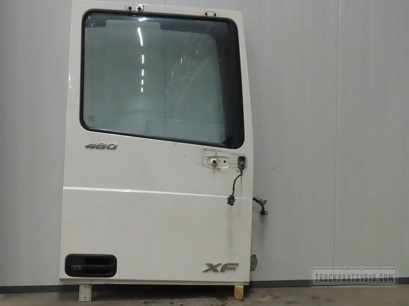 DAF Body & Chassis Parts Portier Re. DAF XF 106 - Porta e peças de Caminhão: foto 1 DAF Body & Chassis Parts Portier Re. DAF XF 106 - Porta e peças de Caminhão: foto 1