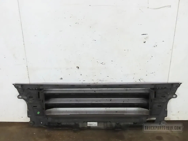 MAN 81416106951 Bumperdeel midden top - Para-choque de Caminhão: foto 2 MAN 81416106951 Bumperdeel midden top - Para-choque de Caminhão: foto 2