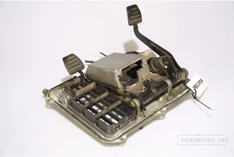 MAN Body & Chassis Parts Pedaal steun used - Pedal de Caminhão: foto 1 MAN Body & Chassis Parts Pedaal steun used - Pedal de Caminhão: foto 1