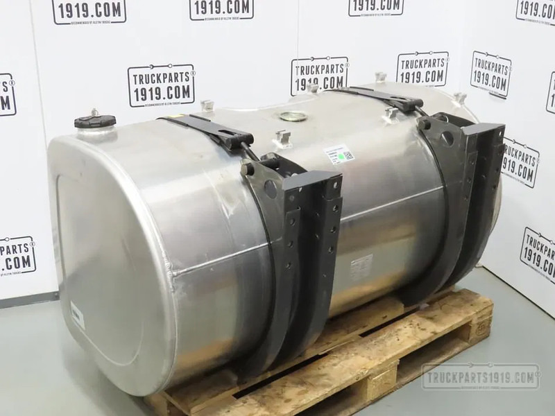 Volvo 21335679 Brandstoftank + steunen 550L - Tanque de combustível de Caminhão: foto 2 Volvo 21335679 Brandstoftank + steunen 550L - Tanque de combustível de Caminhão: foto 2
