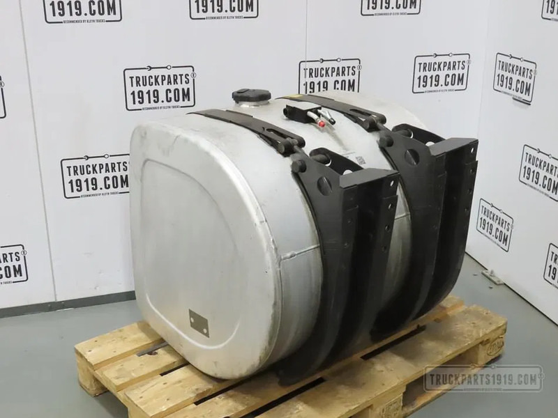 Volvo 21516445 Brandstoftank + steunen 330L - Tanque de combustível de Caminhão: foto 2 Volvo 21516445 Brandstoftank + steunen 330L - Tanque de combustível de Caminhão: foto 2