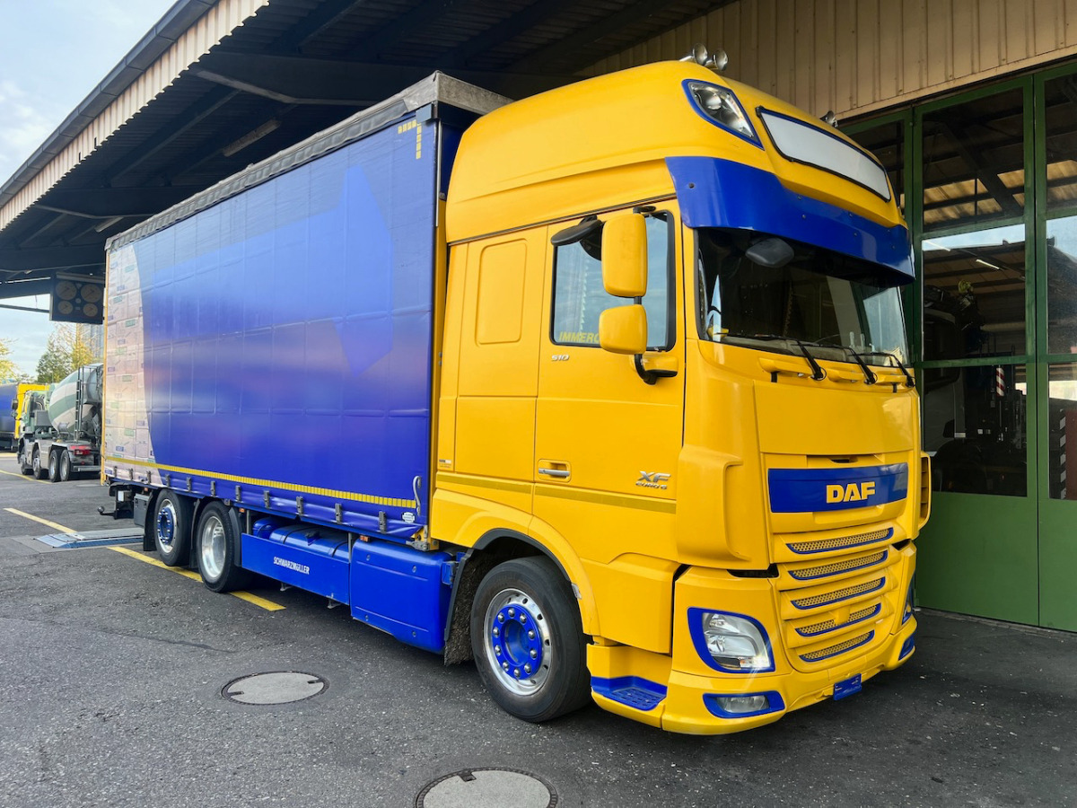 DAF XF 510 Jumbo - Caminhão com lona: foto 1 DAF XF 510 Jumbo - Caminhão com lona: foto 1
