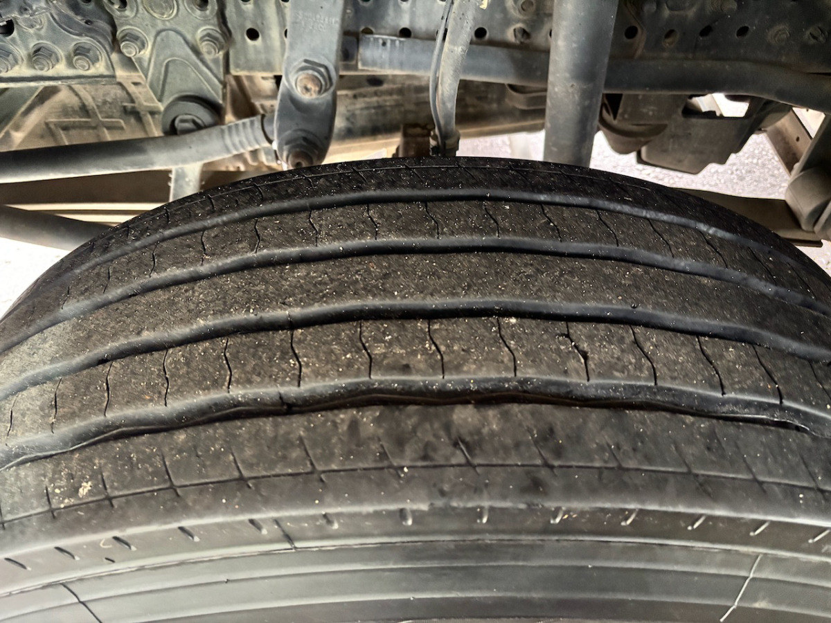 Caminhão basculante MERCEDES Arocs 3251: foto 18 Caminhão basculante MERCEDES Arocs 3251: foto 18