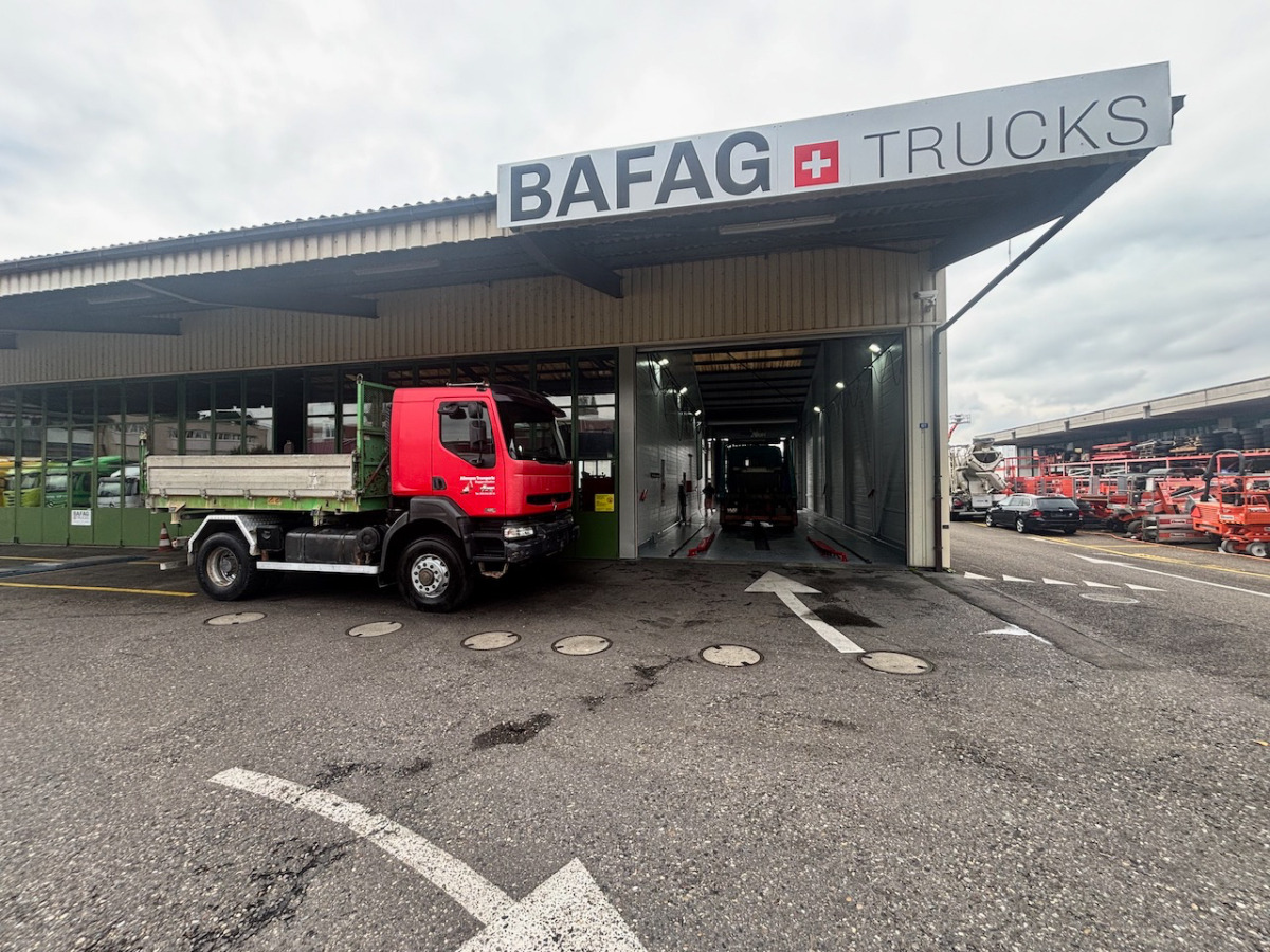 RENAULT Kerax 420DCI 4x4 - Caminhão basculante: foto 2 RENAULT Kerax 420DCI 4x4 - Caminhão basculante: foto 2