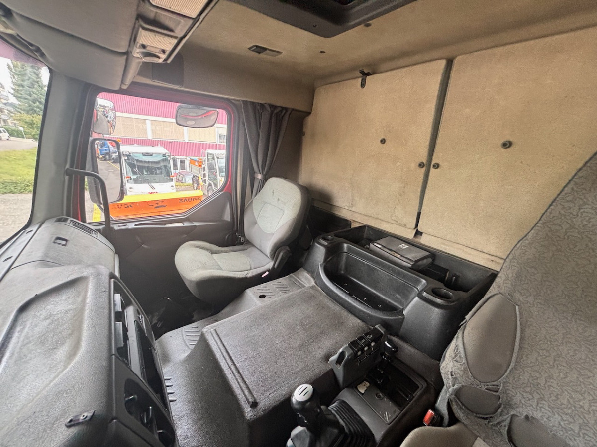 RENAULT Kerax 420DCI 4x4 - Caminhão basculante: foto 5 RENAULT Kerax 420DCI 4x4 - Caminhão basculante: foto 5