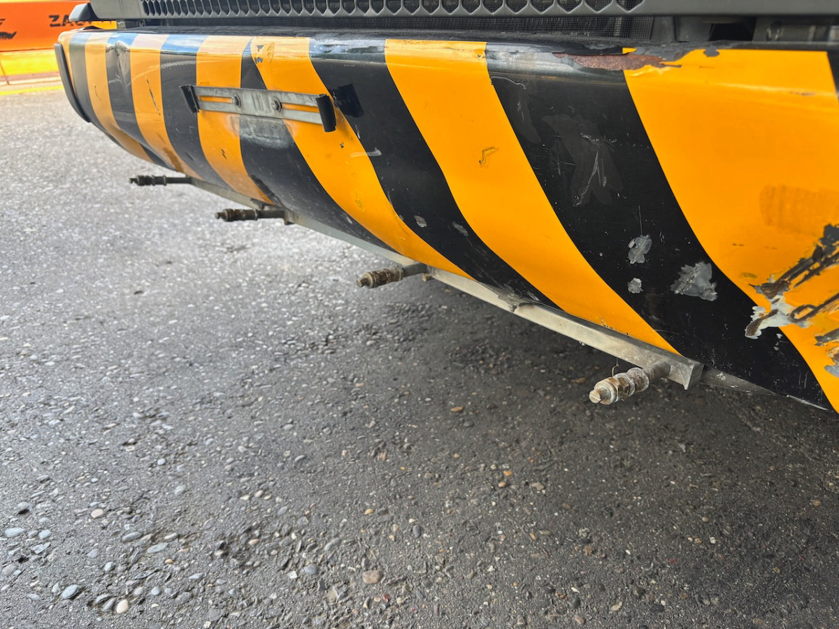 SCANIA P114 GB - Varredora urbana: foto 4 SCANIA P114 GB - Varredora urbana: foto 4