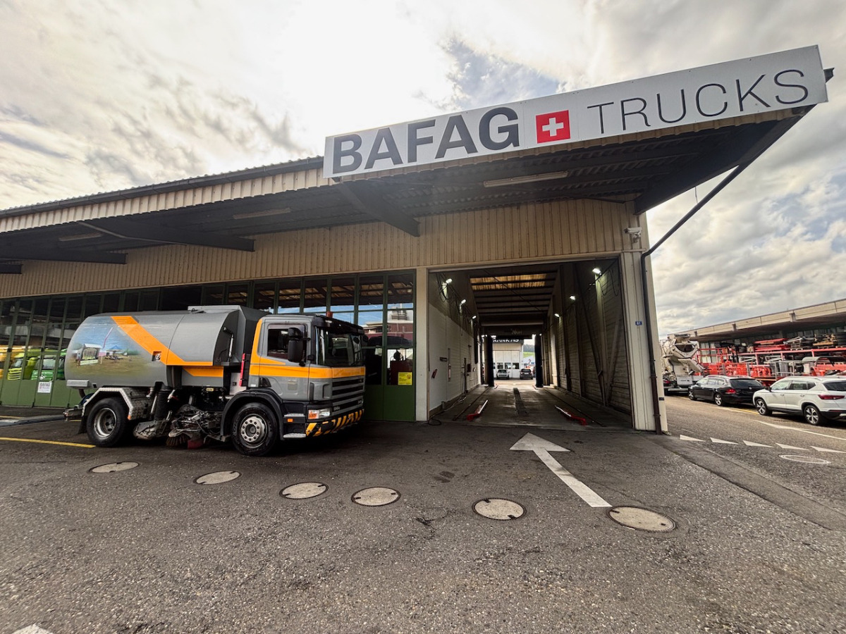 SCANIA P114 GB - Varredora urbana: foto 2 SCANIA P114 GB - Varredora urbana: foto 2