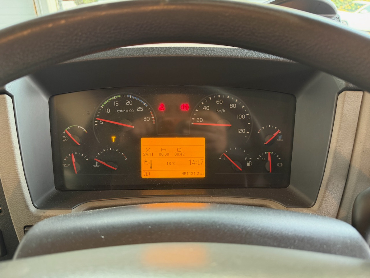 VOLVO FL-280  4x2R - Caminhão furgão: foto 5 VOLVO FL-280  4x2R - Caminhão furgão: foto 5