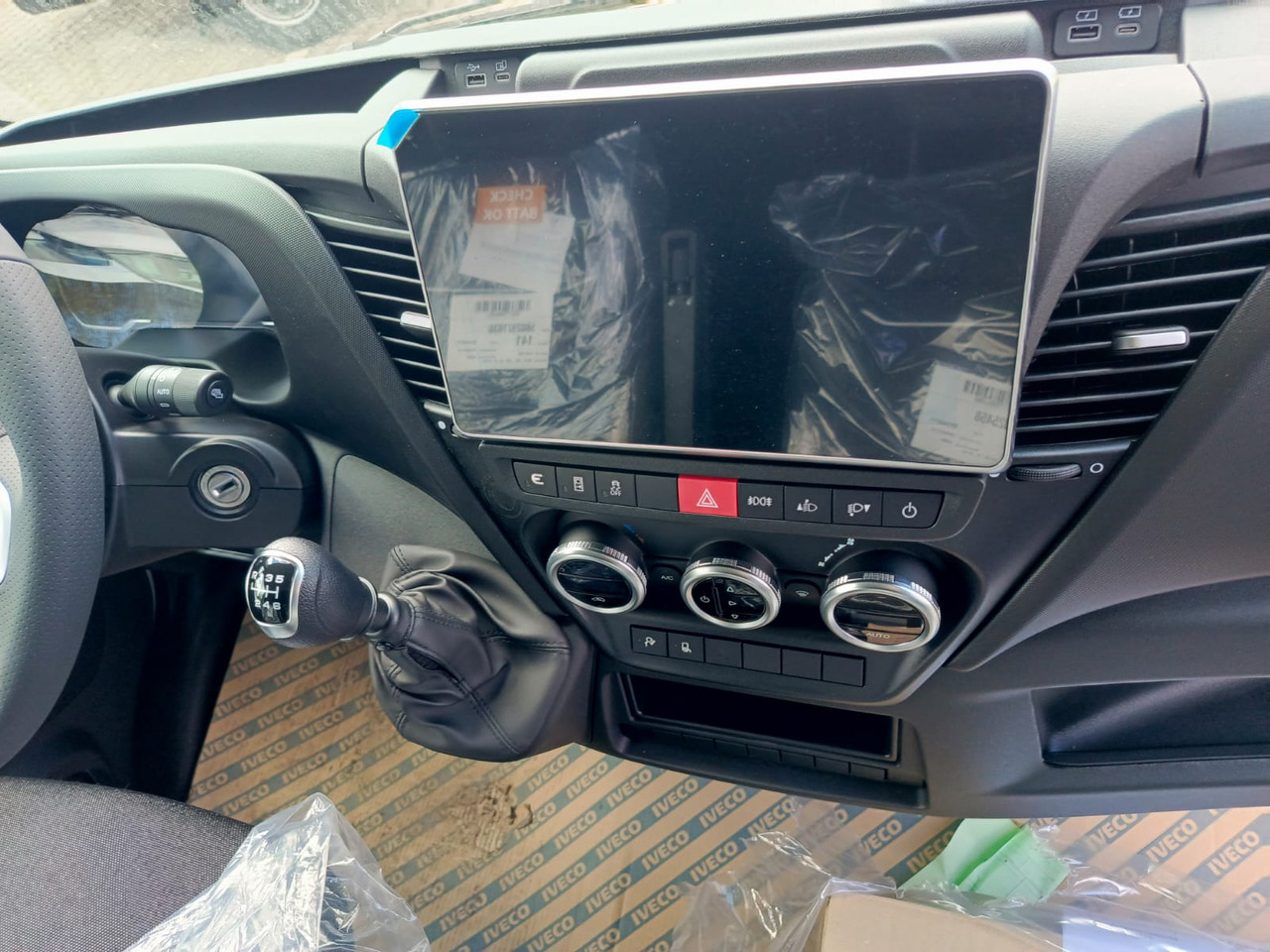 IVECO Daily 35 180 7-Sitzer - Furgão de passageiros, Carrinha cabine dupla: foto 5 IVECO Daily 35 180 7-Sitzer - Furgão de passageiros, Carrinha cabine dupla: foto 5