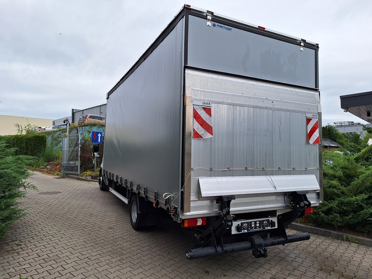 Iveco Daily 70C18A8 Backsleeper BÄR - Furgão de toldo: foto 2 Iveco Daily 70C18A8 Backsleeper BÄR - Furgão de toldo: foto 2