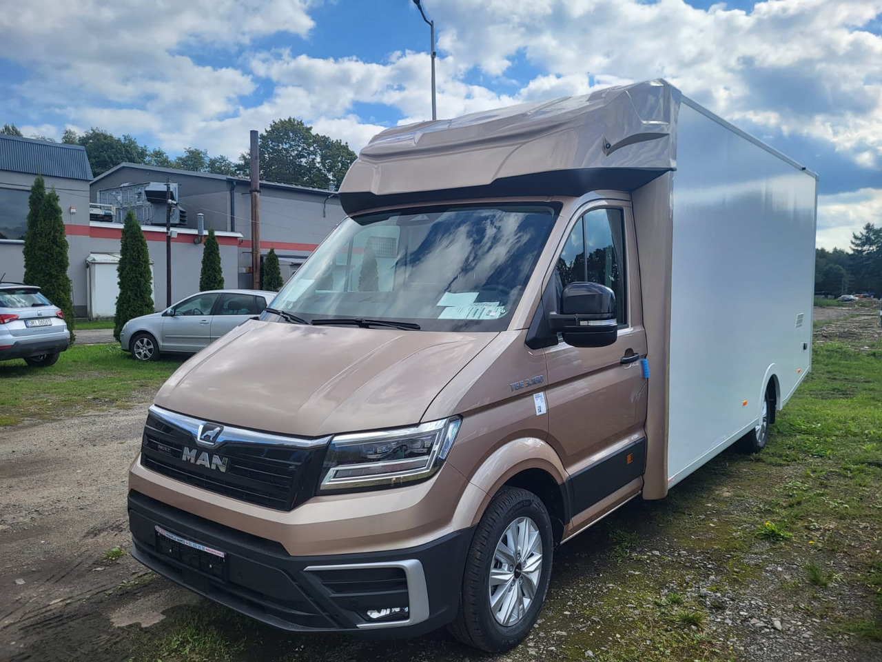 MAN TGE 3.180 Koffer mit Schlafbett - Carrinha de contentor, Carrinha cabine dupla: foto 1 MAN TGE 3.180 Koffer mit Schlafbett - Carrinha de contentor, Carrinha cabine dupla: foto 1