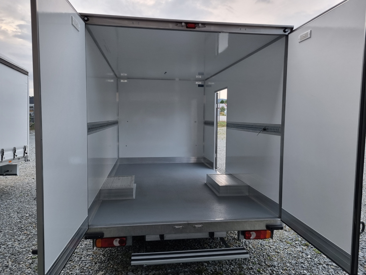 Renault Master 170 Koffer Platform Tiefrahmen - Carrinha de contentor: foto 4 Renault Master 170 Koffer Platform Tiefrahmen - Carrinha de contentor: foto 4