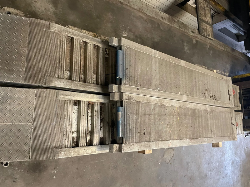 Kässbohrer Oprijplaaten - Semireboque baixa: foto 3 Kässbohrer Oprijplaaten - Semireboque baixa: foto 3