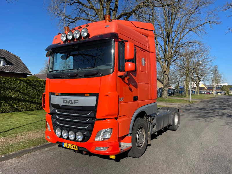 DAF XF 440 XF440 Daf Nieuwe tachograaf “”””””” Hand geschakeld - Tractor: foto 1 DAF XF 440 XF440 Daf Nieuwe tachograaf “”””””” Hand geschakeld - Tractor: foto 1
